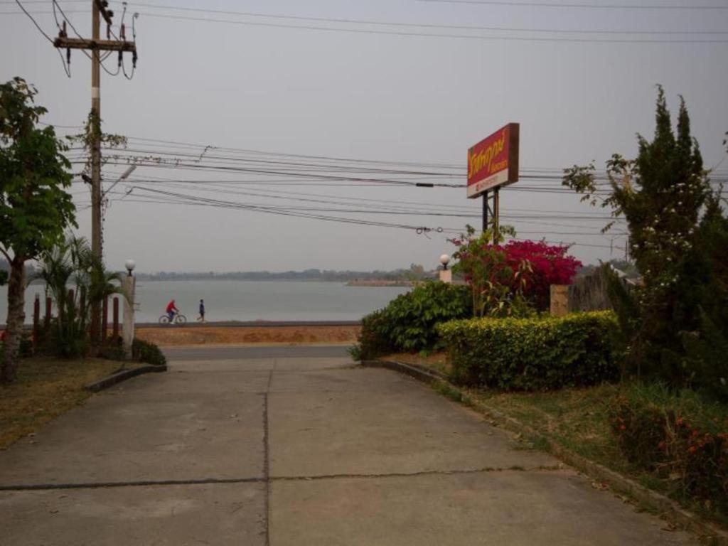 Ratchapreuk Resort Kalasin Exterior foto