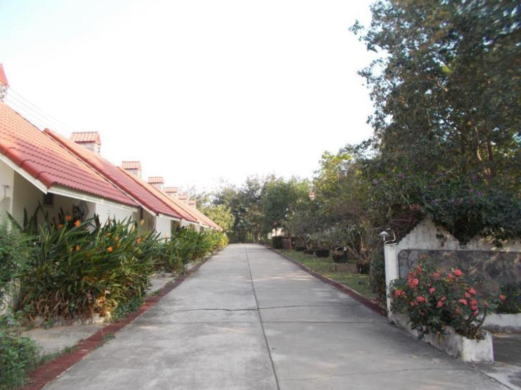 Ratchapreuk Resort Kalasin Exterior foto