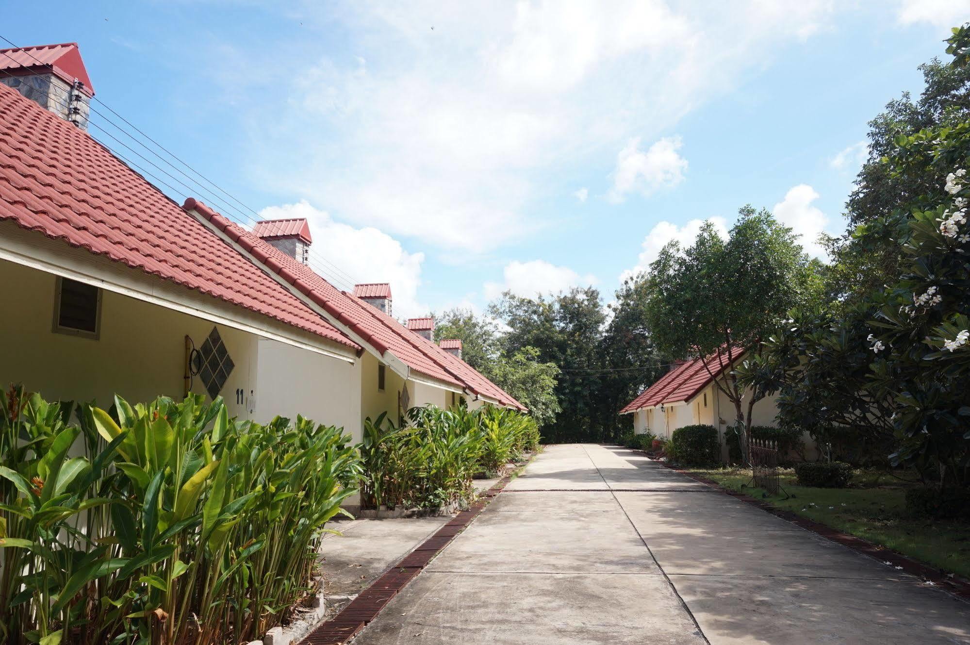 Ratchapreuk Resort Kalasin Exterior foto