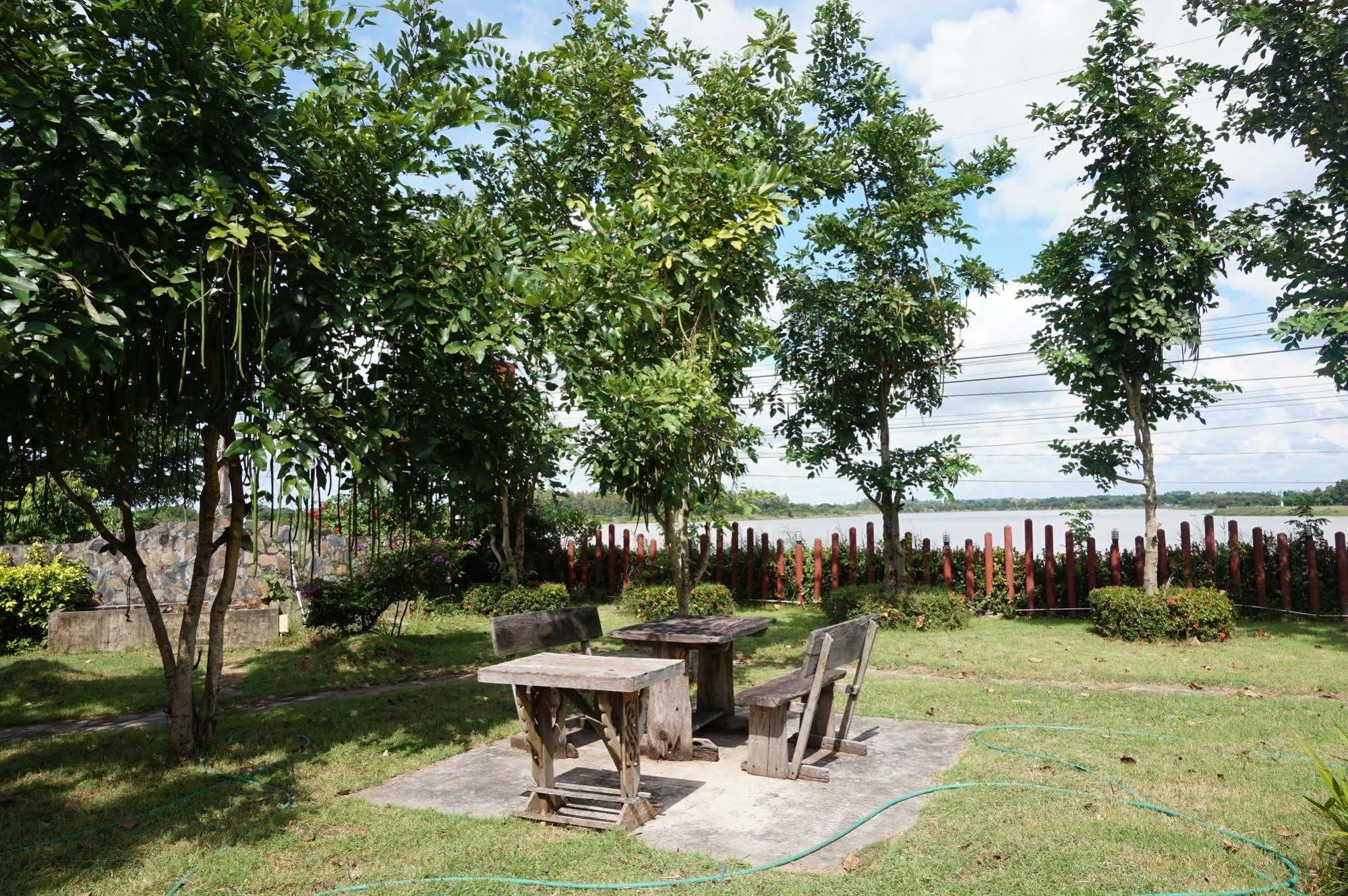 Ratchapreuk Resort Kalasin Exterior foto